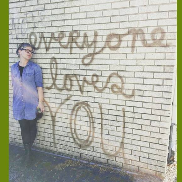 Meet your Posher, Jen - Picture 1 of 1